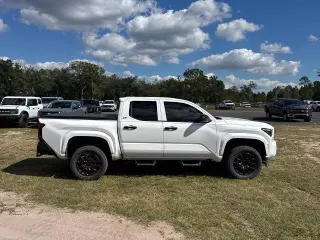 Toyota Tacoma 2024 4x4 SR 4dr Double Cab 5.0 ft SB 8A