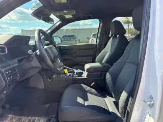 Toyota Tacoma 2024 4x4 SR 4dr Double Cab 5.0 ft SB 8A