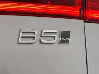 Volvo XC60 2024 AWD B5 Plus Dark Theme SUV de 4 puertas