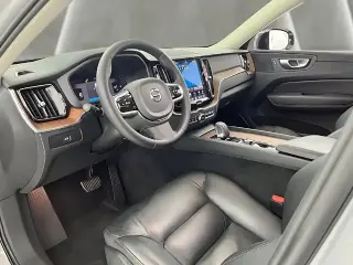 Volvo XC60 2024 AWD B5 Plus Dark Theme SUV de 4 puertas