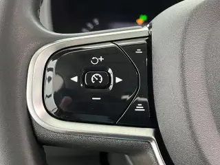 Volvo XC60 2024 AWD B5 Plus Dark Theme SUV de 4 puertas