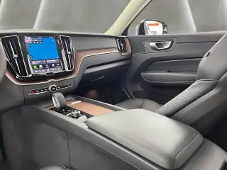 Volvo XC60 2024 AWD B5 Plus Dark Theme SUV de 4 puertas