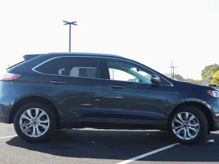 Ford Edge 2022 AWD Titanium 4dr Crossover