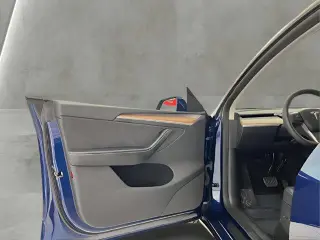 Tesla Model Y 2023 AWD 4dr Crossover