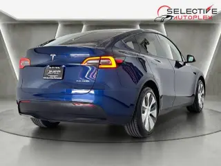 Tesla Model Y 2023 AWD 4dr Crossover