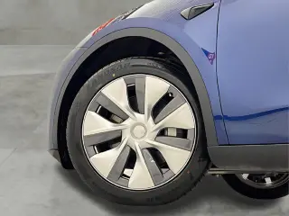 Tesla Model Y 2023 AWD 4dr Crossover