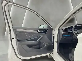 Volkswagen Jetta 2024 SEL 4dr Sedán