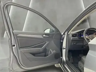 Volkswagen Jetta 2022 SE 4dr Sedán