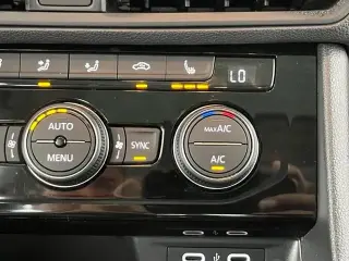 Volkswagen Jetta 2022 SE 4dr Sedán