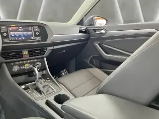Volkswagen Jetta 2022 SE 4dr Sedán
