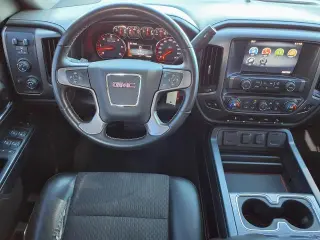 GMC Sierra 1500 2015 4x4 SLE 4p Cabasión de Tripulación 5.8 pies de Caja Corta