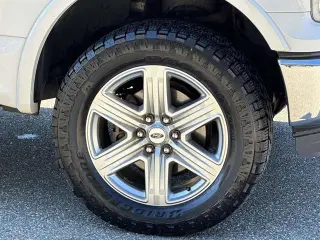Ford F-150 2015 4x4 Lariat 4dr SuperCrew 5.5 ft. SB
