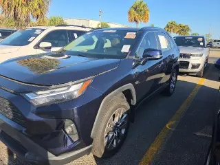 Toyota RAV4 2024 XLE Premium SUV 4 puertas