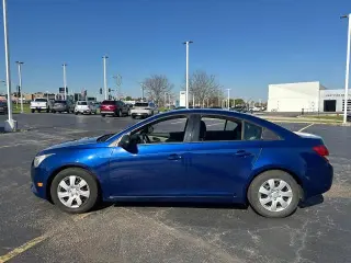 Chevrolet Cruze 2013 LS Auto 4p Sedan con 1SB