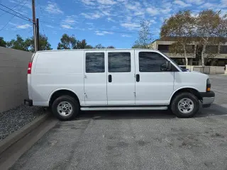 GMC Savana 2023 2500 3dr Camioneta de Carga