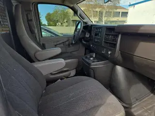 GMC Savana 2023 2500 3dr Camioneta de Carga