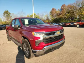 Chevrolet Silverado 1500 2022 4x4 LT cabina de 4 puertas 5.8 pies SB con 1LT