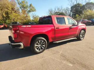 Chevrolet Silverado 1500 2022 4x4 LT cabina de 4 puertas 5.8 pies SB con 1LT