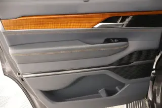 Jeep Grand Wagoneer 2022 4x4 Series II SUV de 4 puertas