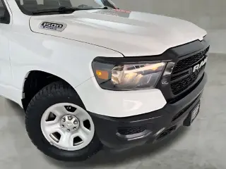 Ram 1500 2023 4x2 Tradesman 4dr Cabina de Tripulação 5.6 ft. SB Pickup