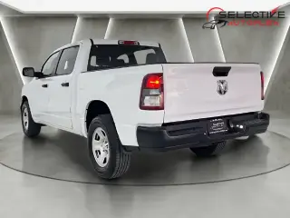 Ram 1500 2023 4x2 Tradesman 4dr Cabina de Tripulação 5.6 ft. SB Pickup
