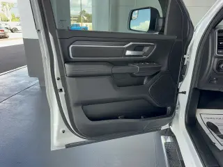 Ram 1500 2023 4x2 Big Horn 4p Cubierta Cuadrada Quad Cab 6.4 ft. CA Camioneta Corta
