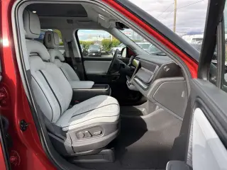 2024 Rivian R1S