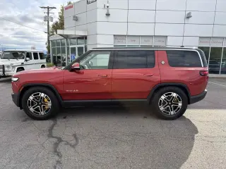 2024 Rivian R1S
