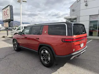 2024 Rivian R1S