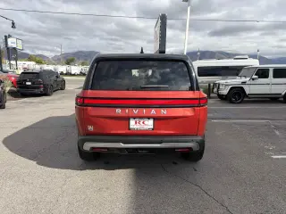 2024 Rivian R1S