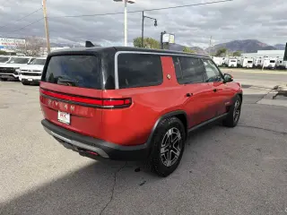 2024 Rivian R1S