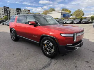 2024 Rivian R1S