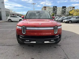 2024 Rivian R1S