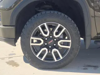 GMC Sierra 1500 2023 4x4 AT4 4dr Crew Cab 5.8 ft. SB
