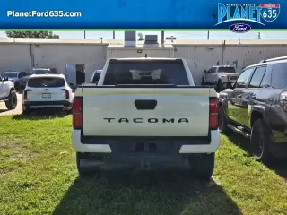 Toyota Tacoma 2025 4x2 SR5 4dr Double Cab 5.0 ft SB