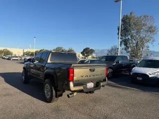 Toyota Tacoma 2024 4x4 SR5 4dr Double Cab 5.0 ft SB