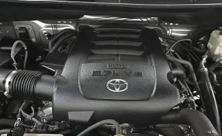 Toyota Tundra 2017 4x2 Limited 4dr CrewMax Cab Pickup SB (5.7L V8)