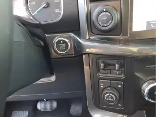 Ford F-150 2023 4x4 XLT 4d SuperCrew 5.5 ft. SB