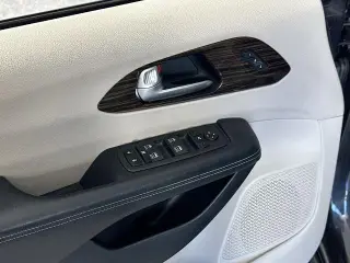 Chrysler Pacifica 2023 Limited 4dr Mini-Van