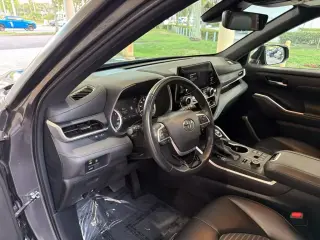 Toyota Highlander 2024 AWD Platinum SUV de 4 puertas