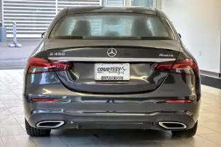 Mercedes-Benz Clase E 2022 tracción total E 450 4MATIC 4dr Sedán