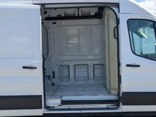 Ford Transit 2023 4WD 250 3 puertas LWB Tetra Alto Furgón de carga
