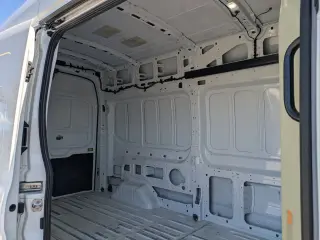 Ford Transit 2023 4WD 250 3 puertas LWB Tetra Alto Furgón de carga