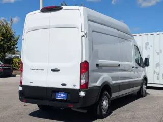 Ford Transit 2023 4WD 250 3 puertas LWB Tetra Alto Furgón de carga
