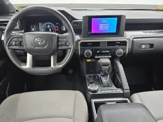 Toyota Tacoma 2025 4x4 SR5 4dr Double Cab 5.0 ft SB