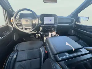 Ford F-150 2023 4x4 Tremor 4dr SuperCrew con plataforma de 5.5 pies de longitud de cabina.