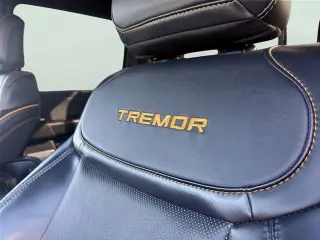 Ford F-150 2023 4x4 Tremor 4dr SuperCrew con plataforma de 5.5 pies de longitud de cabina.