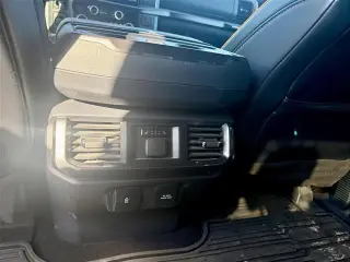 Ford F-150 2023 4x4 Tremor 4dr SuperCrew con plataforma de 5.5 pies de longitud de cabina.