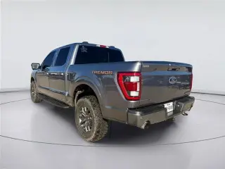 Ford F-150 2023 4x4 Tremor 4dr SuperCrew con plataforma de 5.5 pies de longitud de cabina.