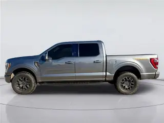 Ford F-150 2023 4x4 Tremor 4dr SuperCrew con plataforma de 5.5 pies de longitud de cabina.
